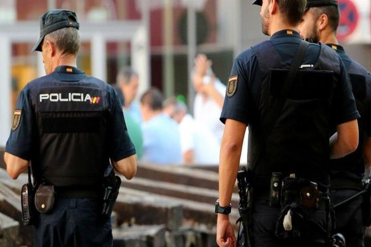 "برشلونة متهم".. الشرطة تداهم مقر اللجنة الفنية للحكام في إسبانيا 